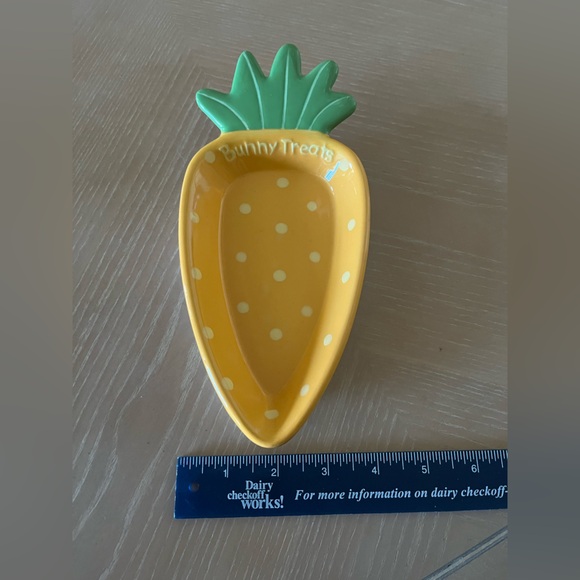 Hallmark Bunny Treats ceramic dish. - Picture 3 of 5